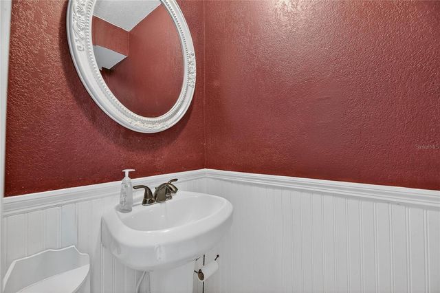 1811 MILL RUN CIRCLE, Tampa, FL 33613