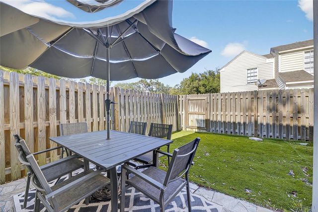 1811 MILL RUN CIRCLE, Tampa, FL 33613