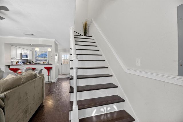 1811 MILL RUN CIRCLE, Tampa, FL 33613