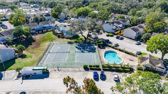 1811 MILL RUN CIRCLE, Tampa, FL 33613