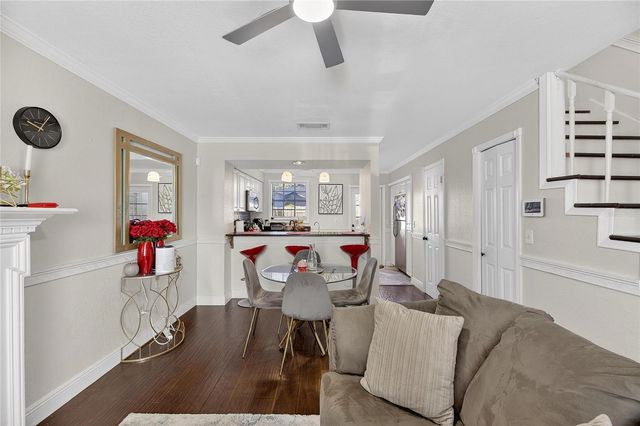 1811 MILL RUN CIRCLE, Tampa, FL 33613