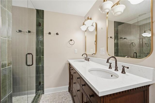 431 E 69th Terrace, Kansas City, MO 64131