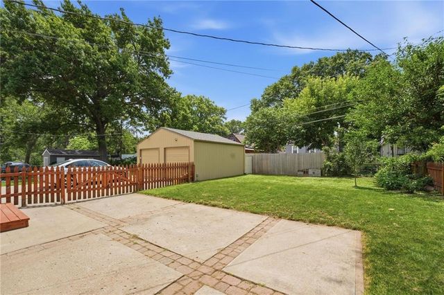 431 E 69th Terrace, Kansas City, MO 64131