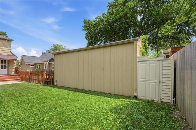 431 E 69th Terrace, Kansas City, MO 64131