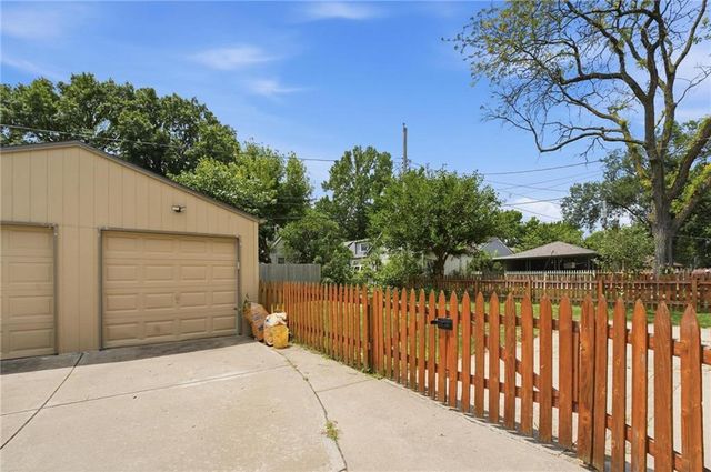 431 E 69th Terrace, Kansas City, MO 64131