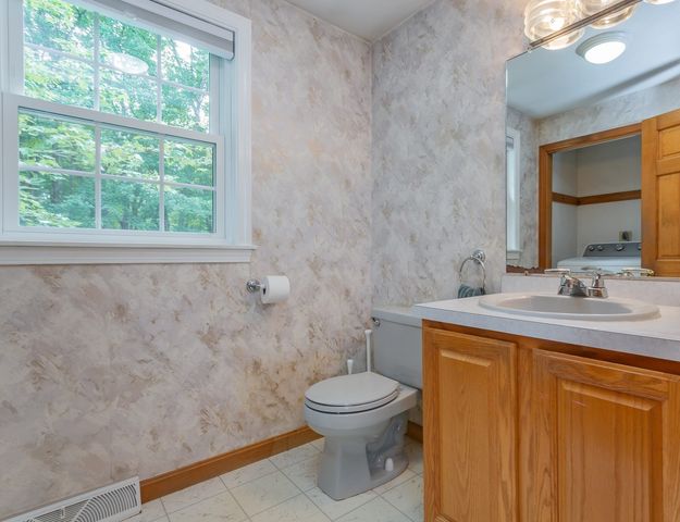 27 Gretchen Way, Raynham, MA 02767