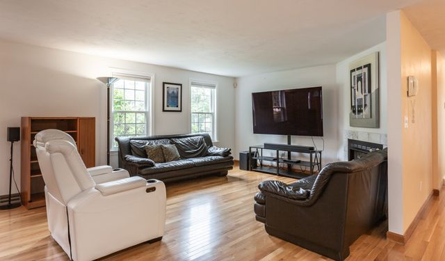 27 Gretchen Way, Raynham, MA 02767