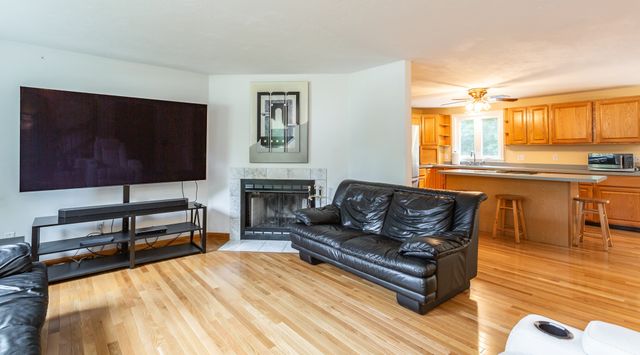 27 Gretchen Way, Raynham, MA 02767