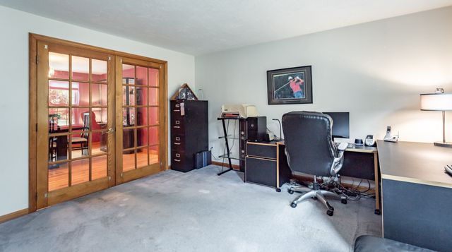 27 Gretchen Way, Raynham, MA 02767