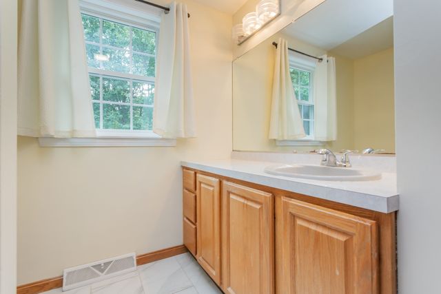 27 Gretchen Way, Raynham, MA 02767