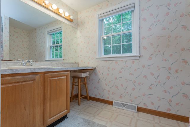 27 Gretchen Way, Raynham, MA 02767