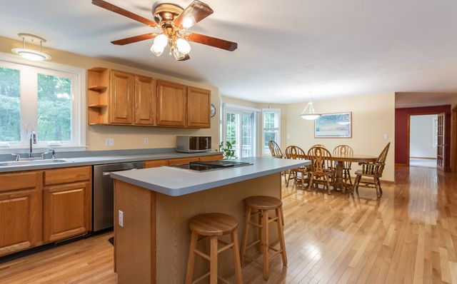 27 Gretchen Way, Raynham, MA 02767
