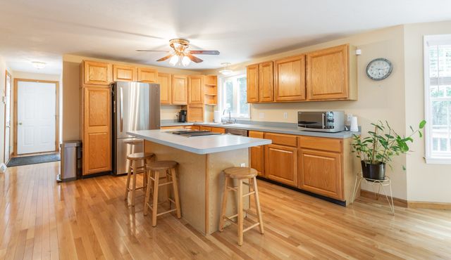 27 Gretchen Way, Raynham, MA 02767