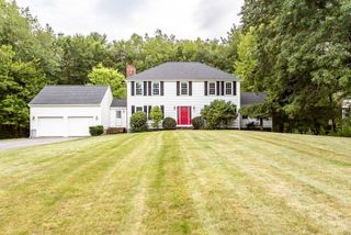 27 Gretchen Way, Raynham, MA 02767