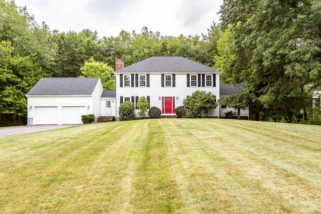27 Gretchen Way, Raynham, MA 02767