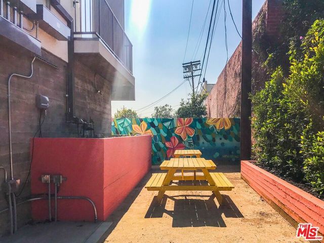 747 Lillian Way 3, Los Angeles, CA 90038