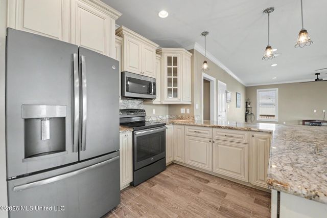 6253 Shawnee Street, Kiln, MS 39556