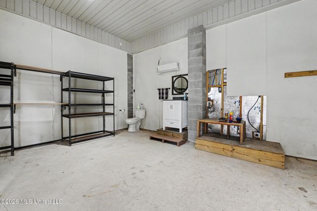 6253 Shawnee Street, Kiln, MS 39556