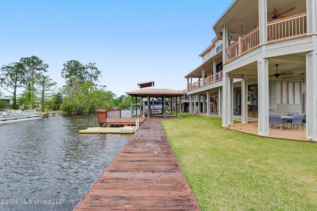 6253 Shawnee Street, Kiln, MS 39556