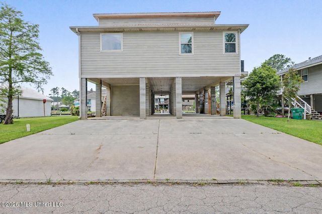 6253 Shawnee Street, Kiln, MS 39556