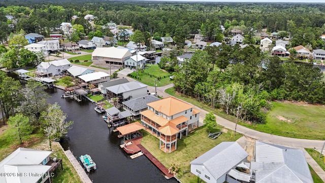 6253 Shawnee Street, Kiln, MS 39556