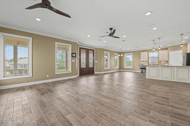 6253 Shawnee Street, Kiln, MS 39556