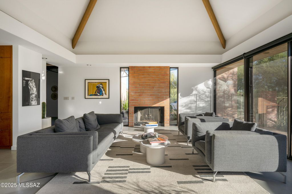 Image 1 of property listing at 5671 N Campbell Avenue, Tucson, AZ 85718