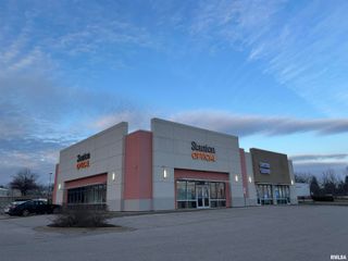 3901 N BRADY Street, Davenport, IA 52806