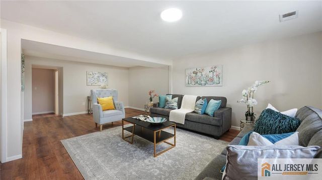 9 Nye Court, Piscataway, NJ 08854