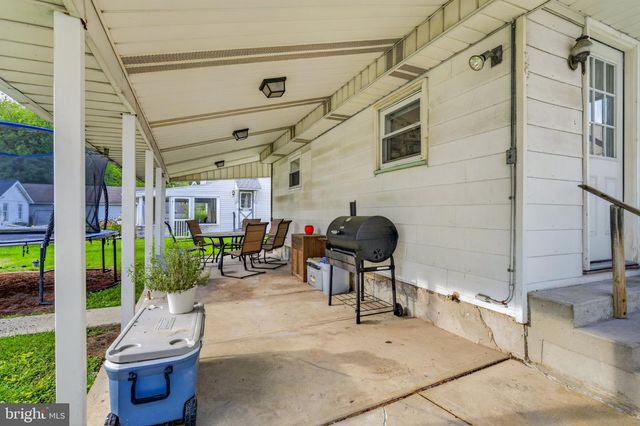 5124 3RD ST, Whitehall, PA 18052