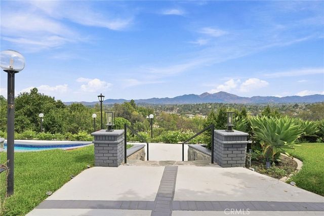 25901 Prairestone Drive, Laguna Hills, CA 92653