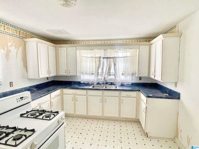 100 PINE STREET, Bessemer, AL 35022