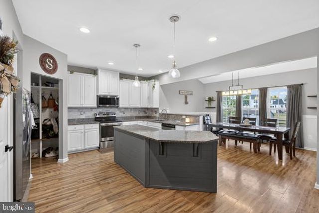375 DELAWARE RIVER DR, Clayton, DE 19938