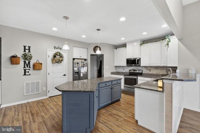 375 DELAWARE RIVER DR, Clayton, DE 19938