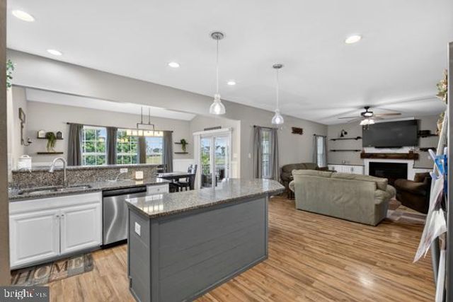 375 DELAWARE RIVER DR, Clayton, DE 19938