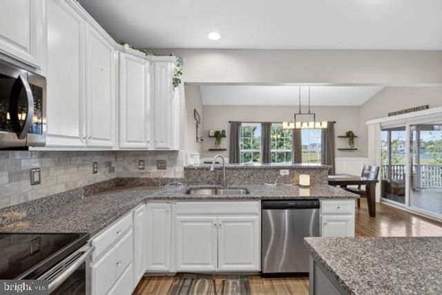 375 DELAWARE RIVER DR, Clayton, DE 19938