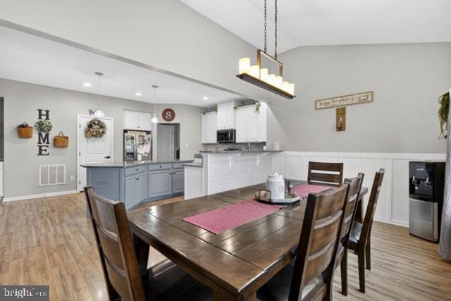 375 DELAWARE RIVER DR, Clayton, DE 19938