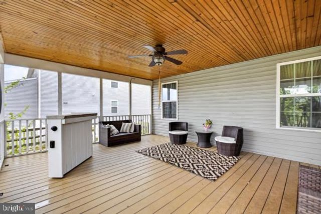 375 DELAWARE RIVER DR, Clayton, DE 19938