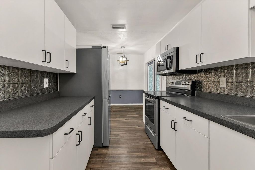 Image 27 of property listing at 22050 CATHERINE AVENUE, Port Charlotte, FL 33952