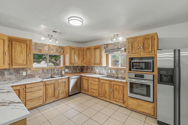808 Villa Verde Drive SE, Rio Rancho, NM 87124