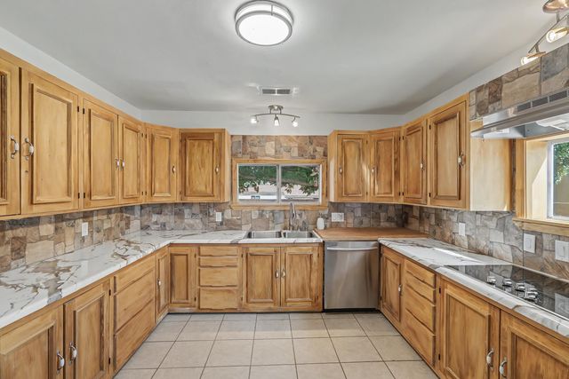 808 Villa Verde Drive SE, Rio Rancho, NM 87124