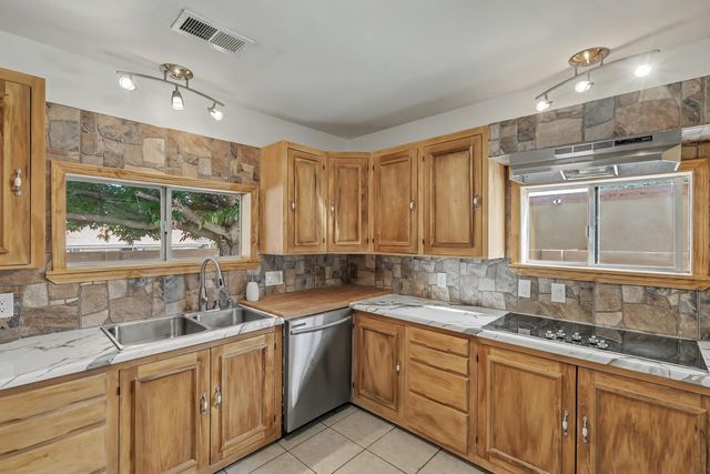 808 Villa Verde Drive SE, Rio Rancho, NM 87124