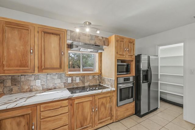 808 Villa Verde Drive SE, Rio Rancho, NM 87124