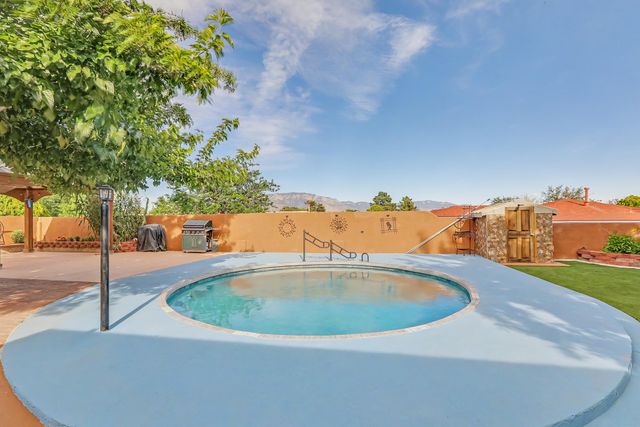808 Villa Verde Drive SE, Rio Rancho, NM 87124