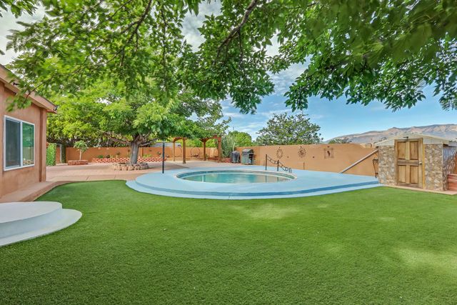 808 Villa Verde Drive SE, Rio Rancho, NM 87124