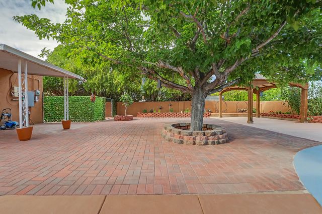 808 Villa Verde Drive SE, Rio Rancho, NM 87124