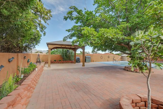 808 Villa Verde Drive SE, Rio Rancho, NM 87124