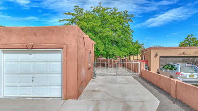 808 Villa Verde Drive SE, Rio Rancho, NM 87124