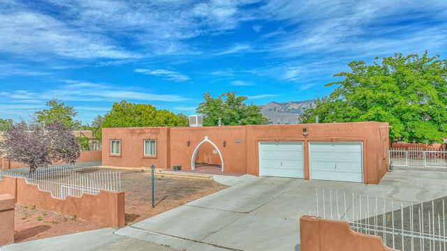 808 Villa Verde Drive SE, Rio Rancho, NM 87124
