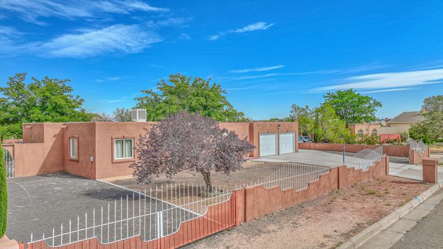 808 Villa Verde Drive SE, Rio Rancho, NM 87124